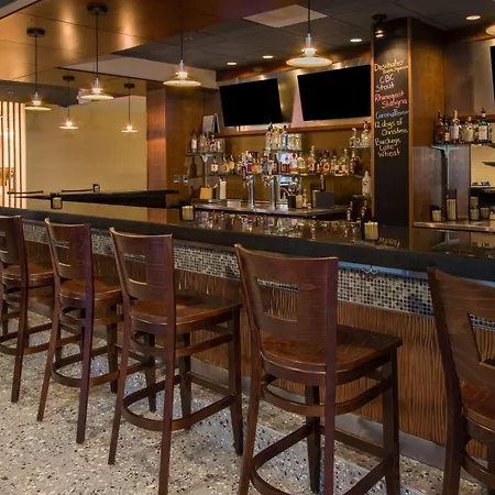 Doubletree By Hilton Newark-3