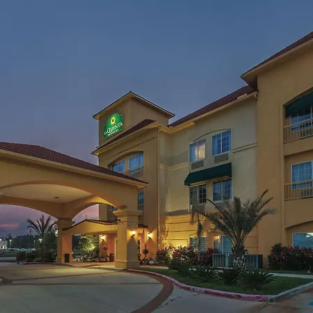 La Quinta By Wyndham Livingston-3