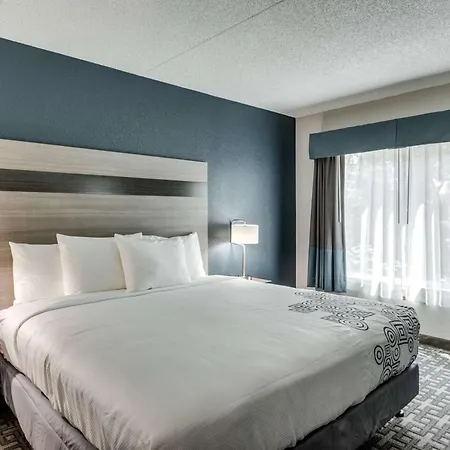 Days Inn & Suites By Wyndham Spokane-2
