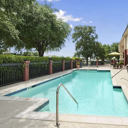 Baymont By Wyndham Lewisville-3