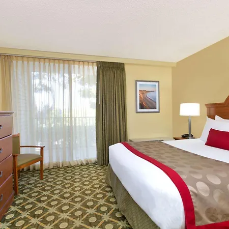 Ramada By Wyndham Santa Barbara-3