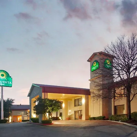 La Quinta Inn By Wyndham San Marcos-2