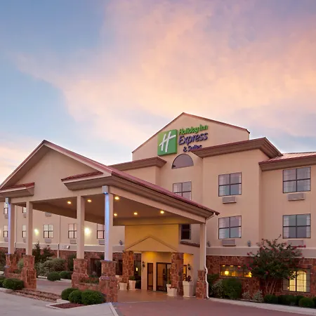 Holiday Inn Express & Suites Kerrville-3