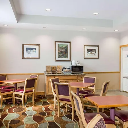 Baymont Inn & Suites By Wyndham Fort Myers I-75-2