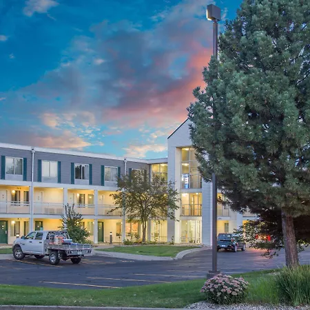 Super 8 By Wyndham Madison East-3