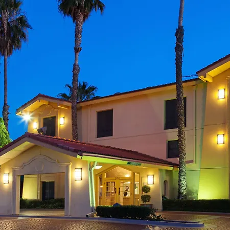 La Quinta Inn & Suites By Wyndham San Bernardino-2