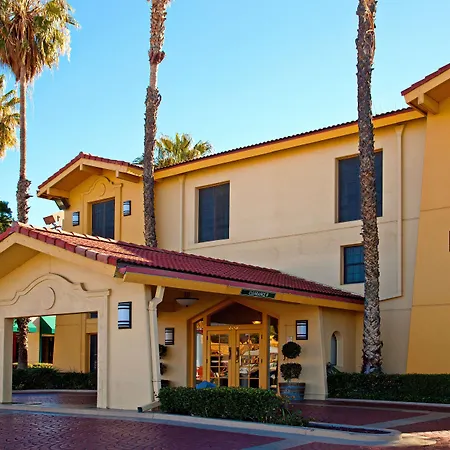 La Quinta Inn & Suites By Wyndham San Bernardino-3
