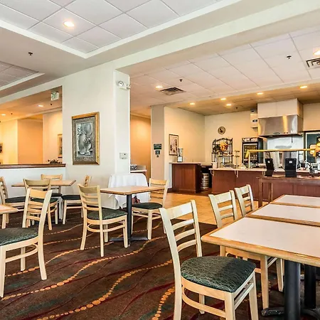 Clarion Suites At The Alliant Energy Center-3