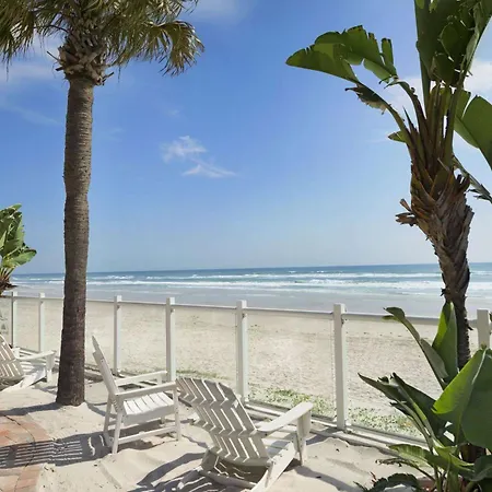 Days Inn By Wyndham Daytona Oceanfront-3