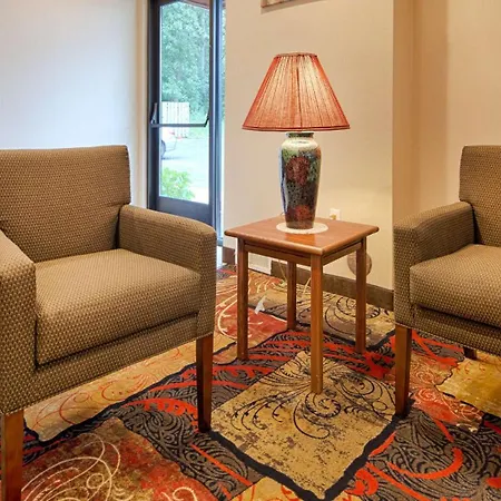 Best Western Plaza Hotel Saugatuck-2