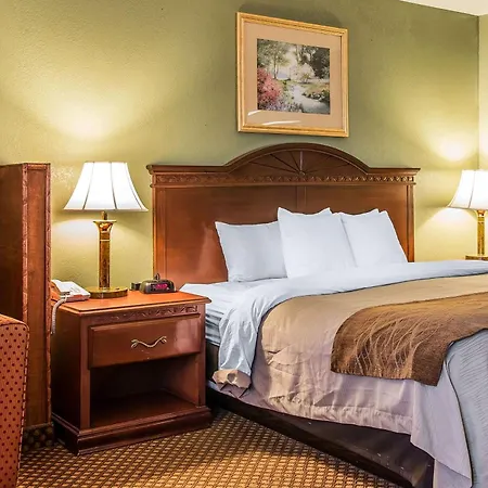 Quality Inn & Suites Ann Arbor Hwy 23-3