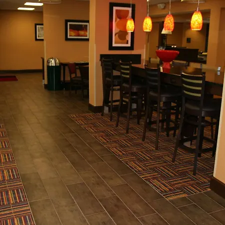 Hampton Inn Youngstown-North-2