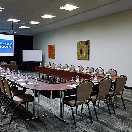 Holiday Inn Express Dubai Internet City By Ihg-3