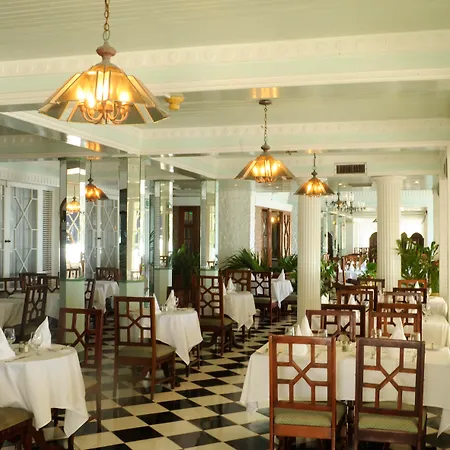 Shaw Park Beach Hotel & Spa-3