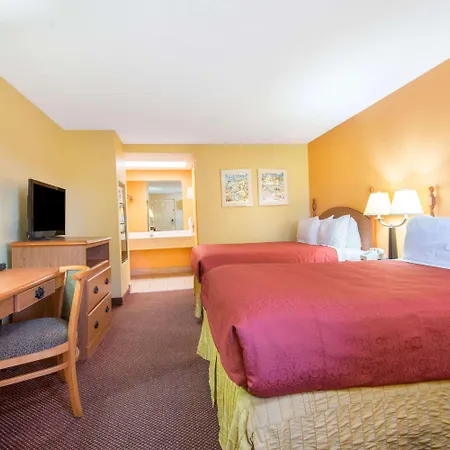 Days Inn By Wyndham Opelika-3