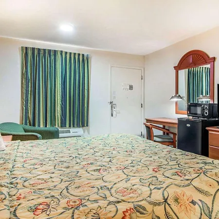 Rodeway Inn La Grange East-3