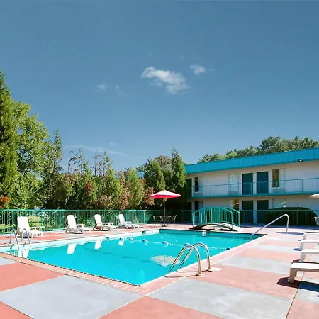 Econo Lodge Inn & Suites Carrollton-2