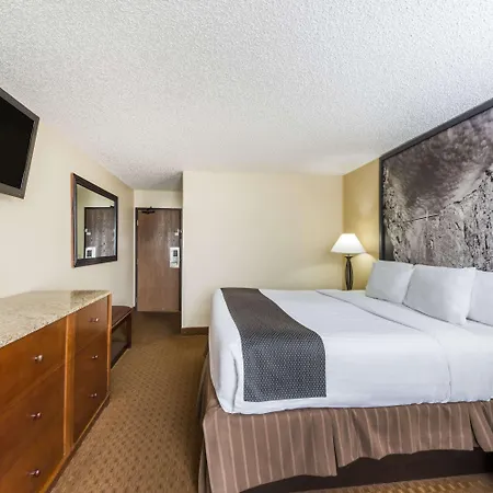 Super 8 By Wyndham Canon City-3