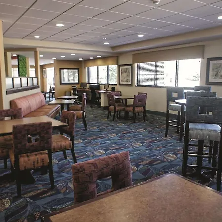 La Quinta By Wyndham Edmond-2