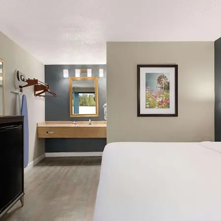 Baymont By Wyndham Wilmington-2