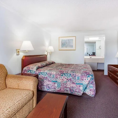 Knights Inn - Columbia-3