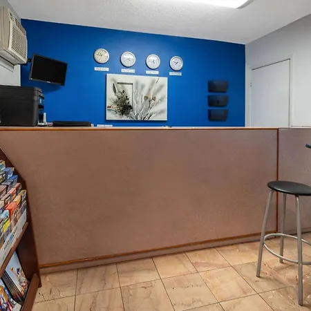 Travelodge By Wyndham Burbank-Glendale-2