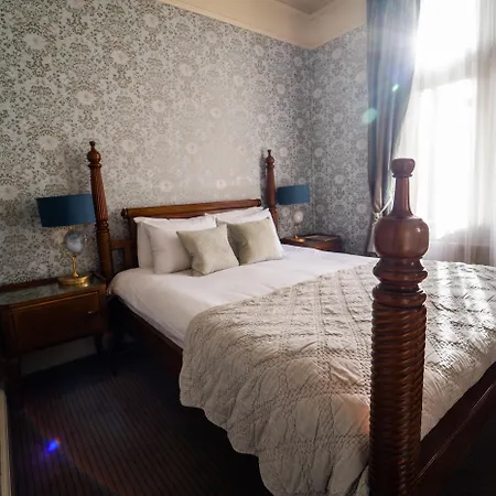 Brooks Guesthouse-3