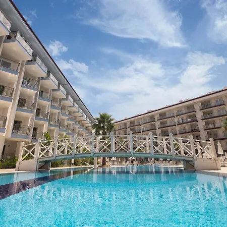 Ramada Hotel & Suites By Wyndham Kusadasi-2