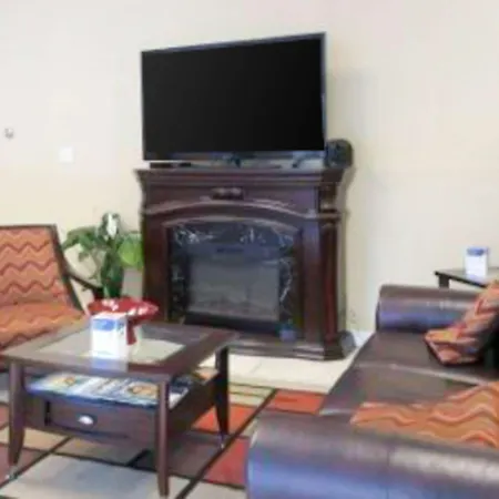 Quality Inn & Suites Airport-3