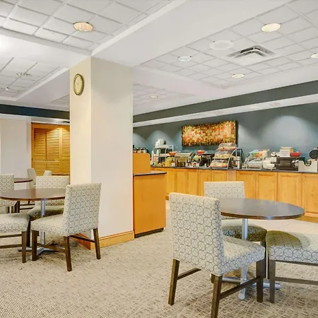 Wingate By Wyndham Fargo-3