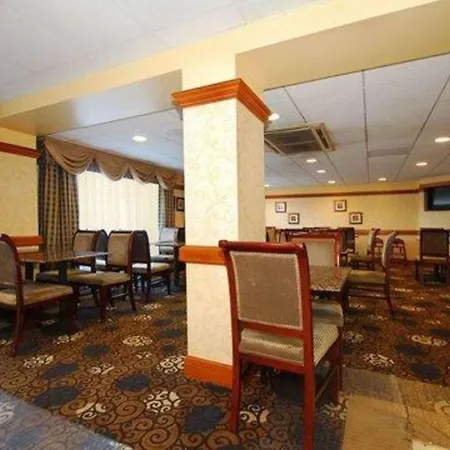 Quality Inn & Suites Bensalem-3