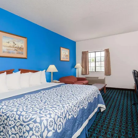 Days Inn & Suites By Wyndham Cambridge-3