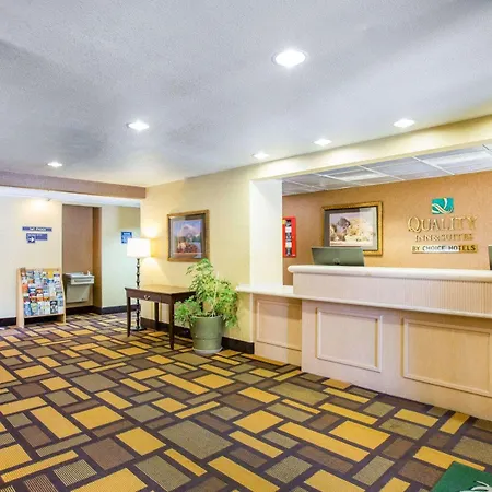 Quality Inn & Suites Weed-2