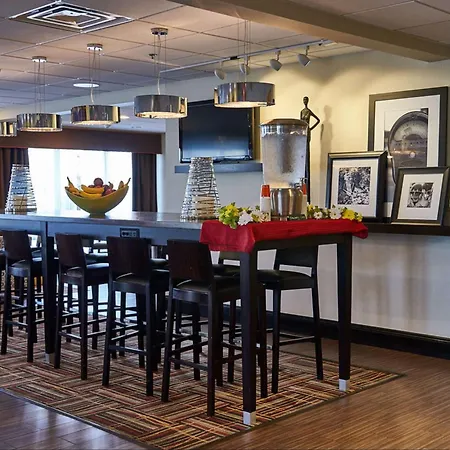 Hampton Inn Uniontown-3