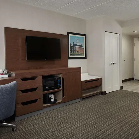 Hampton Inn Fairfax City-3