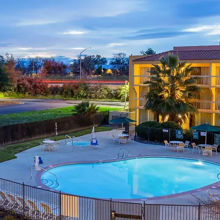 La Quinta By Wyndham Redding-3