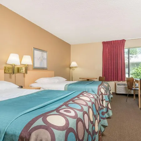 Super 8 By Wyndham Menomonie Wi-3