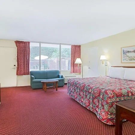 Bristol Parkway Inn-3