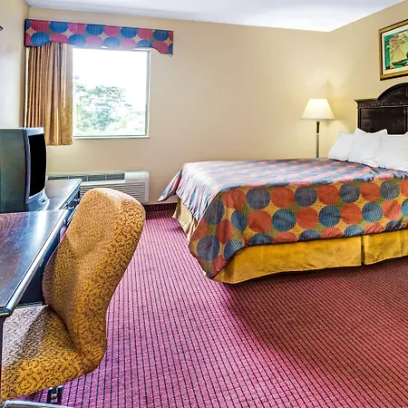 Days Inn & Suites By Wyndham Jeffersonville In-2