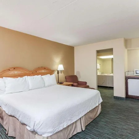 Ramada By Wyndham Lebanon-3