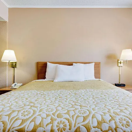 Days Inn By Wyndham Fairmont-2