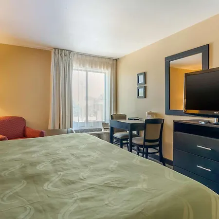 Quality Inn & Suites Lenexa Kansas City-3