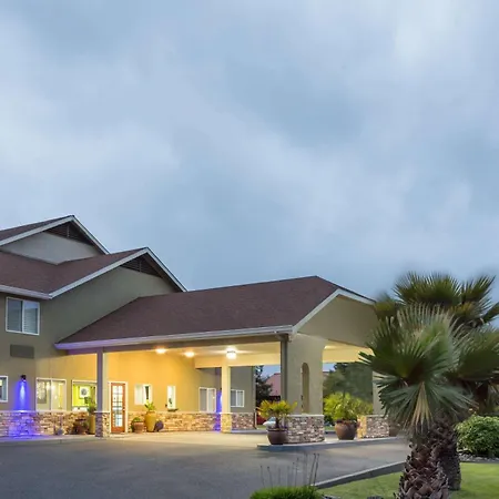 Super 8 By Wyndham Fortuna-2