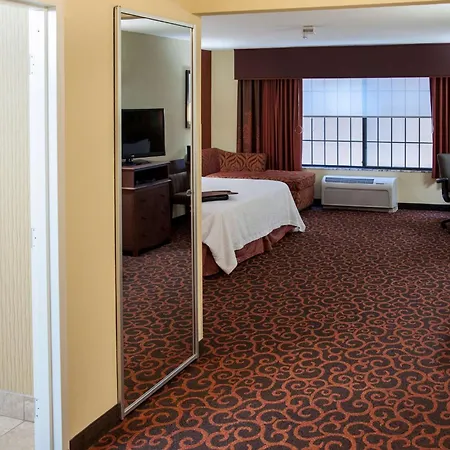 Hampton Inn & Suites Watertown-2