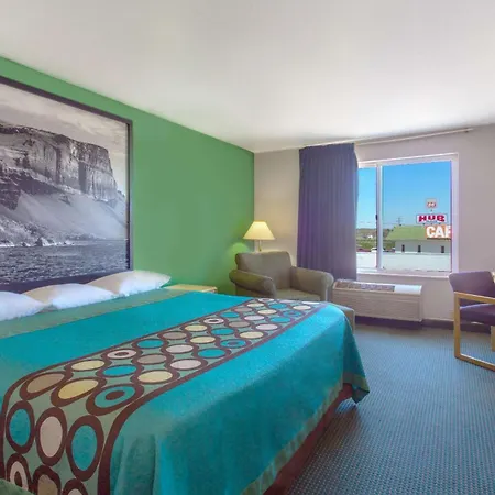Super 8 By Wyndham Heyburn-2