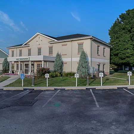 Quality Inn & Suites Skyways-3