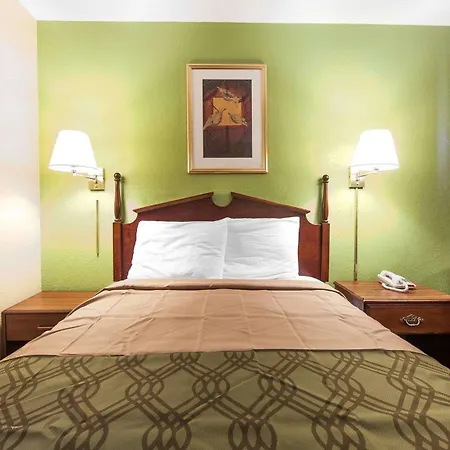 Econo Lodge Cleveland-3