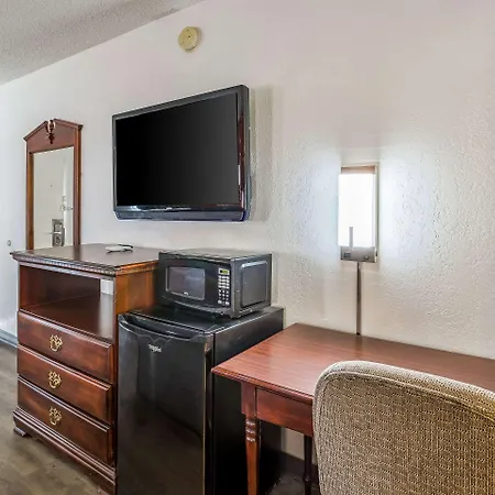 Econo Lodge-3