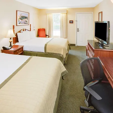 Baymont By Wyndham Ozark-2