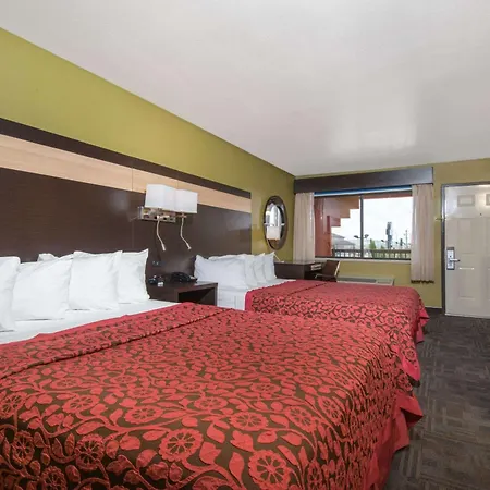 Days Inn By Wyndham Carlsbad-2
